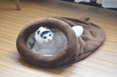Ultra Soft Sleeping Ballon for Pets - Cozy sleeping bag for cats, soft fabric, perfect for warmth during cold weather.