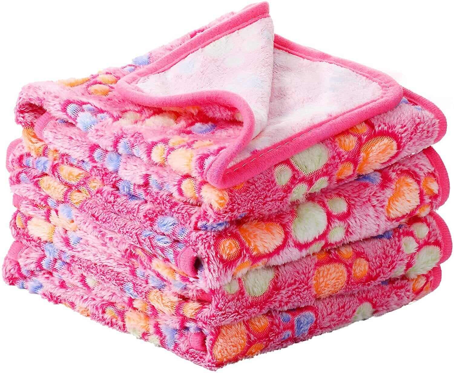 Fluffy Pet Blanket, soft and fluffy pet blanket for dogs & cats with cartoon patterns, warm and cozy bedding.