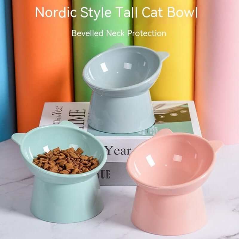 Tilted Pet Food Bowl for Dogs & Cats featuring a Nordic design and bevelled neck protection, ideal for comfortable mealtimes.